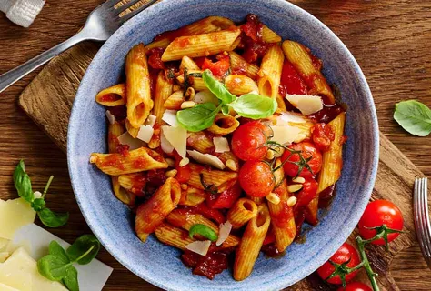 Penne arrabiata s rajčatovo-chilli omáčkou