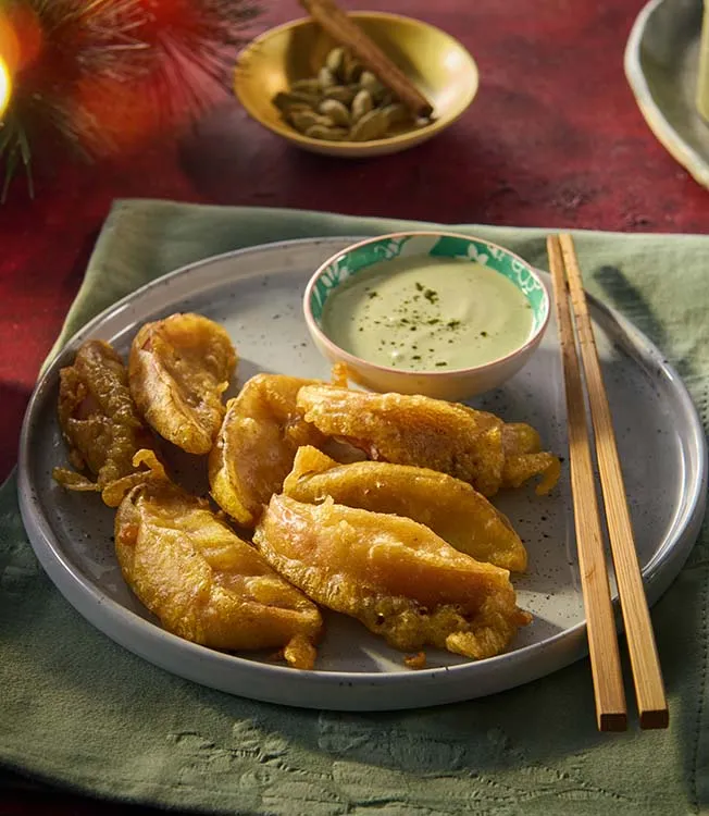 Tempura jablka se skořicí a matcha omáčkou