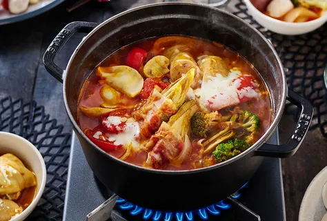Pikantní rajčatový kimchi hot pot