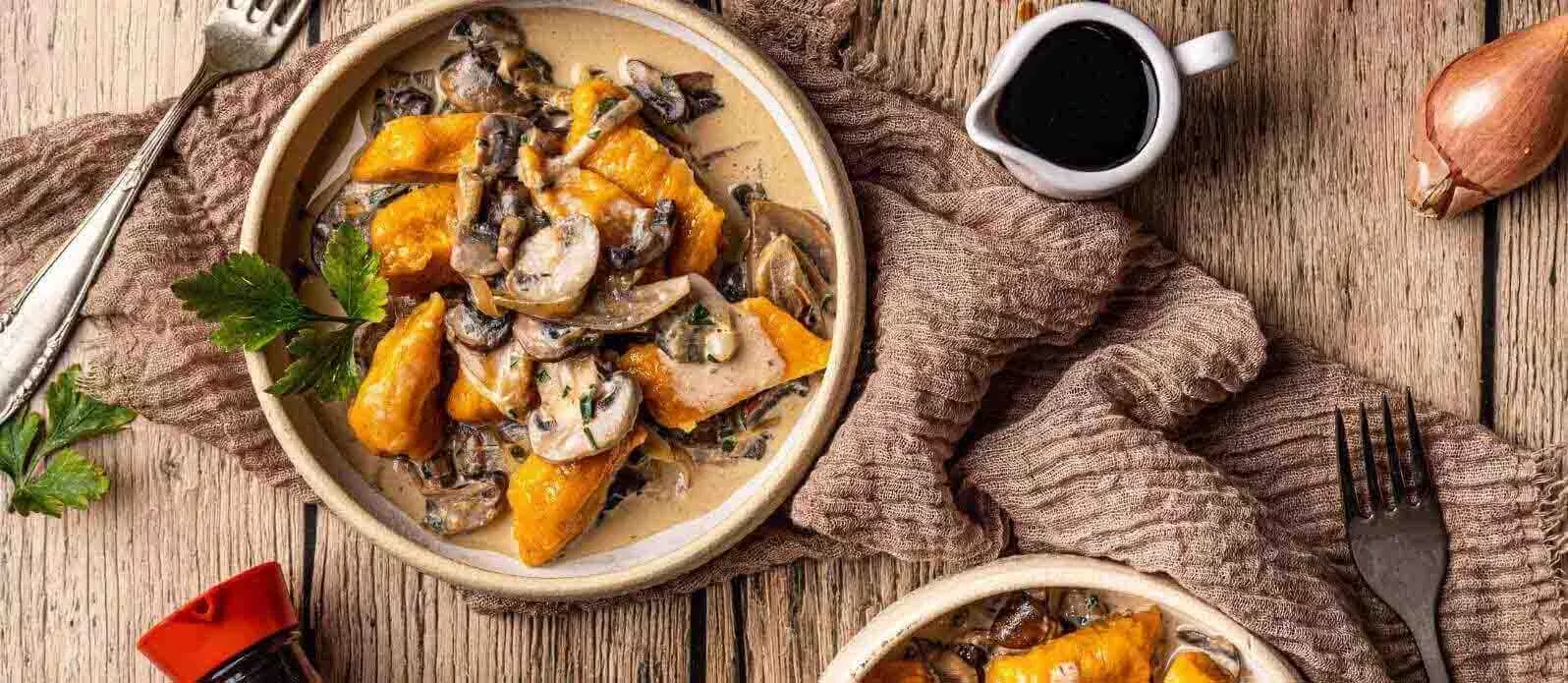 Bramborové noky z batátů s houbovou omáčkou