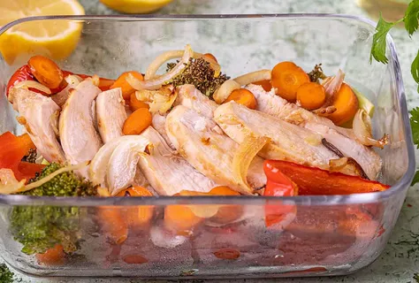 Zapečené kuře se zeleninou v sójové glazuře