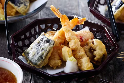 Tempura s mořskými plody a zeleninou
