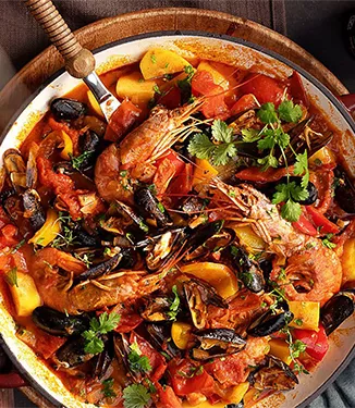 Zapečená cataplana se slávkami a krevetami