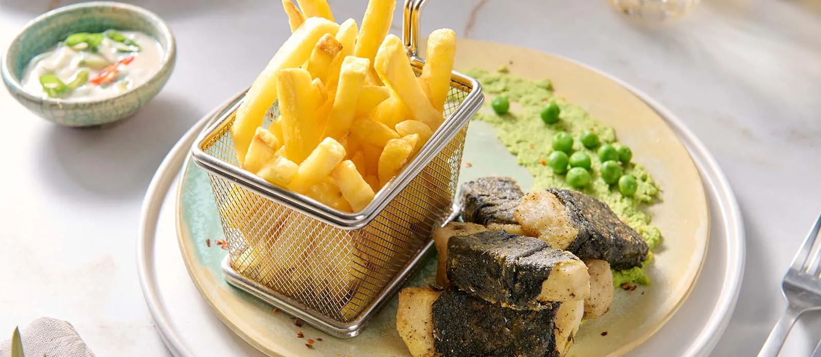 Veganské fish & chips s celerem a hráškem