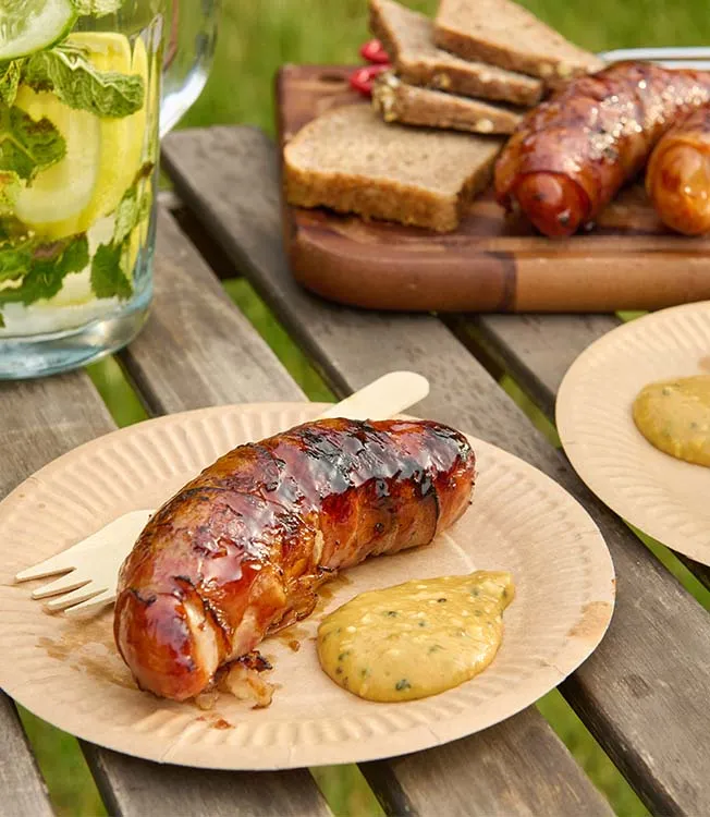 Klobásy plněné sýrem a jalapeños