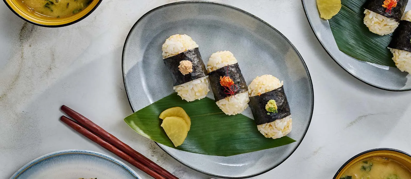 Tuňákové onigiri s majonézou, kimchi nebo wasabi