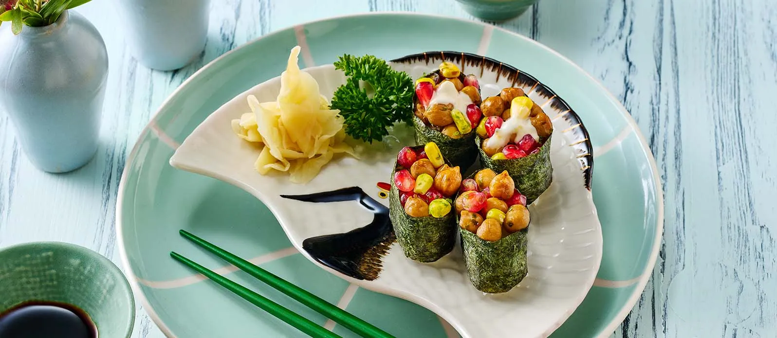 Veganské gunkan sushi s cizrnou
