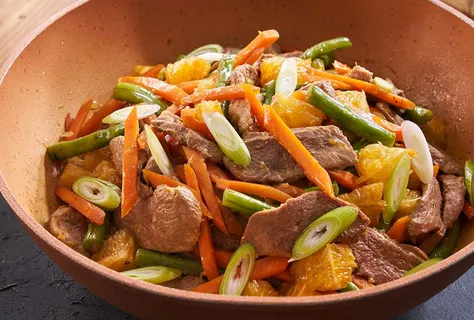 Kachní stir-fry s pomerančem a zázvorem