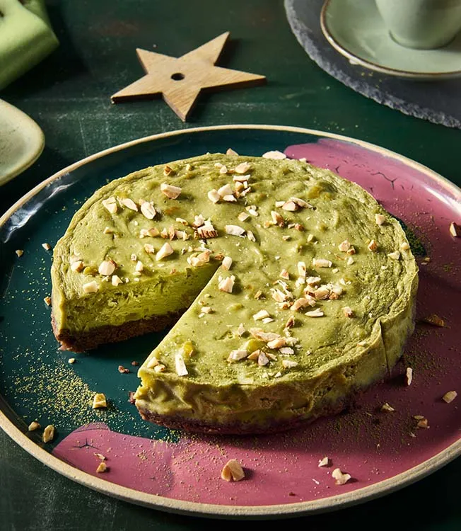 Matcha cheesecake s kousky ovoce