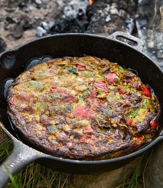 Španělská frittata se širokými fazolemi a sezamovou omáčkou