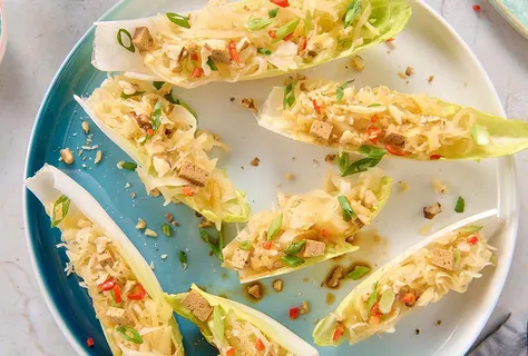 Lodičky z čekanky se zelím a tofu