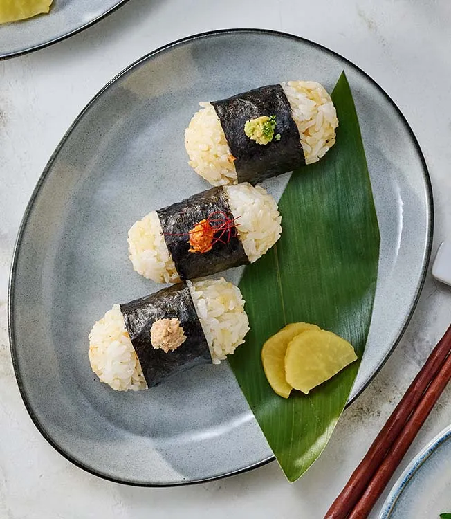 Tuňákové onigiri s majonézou, kimchi nebo wasabi