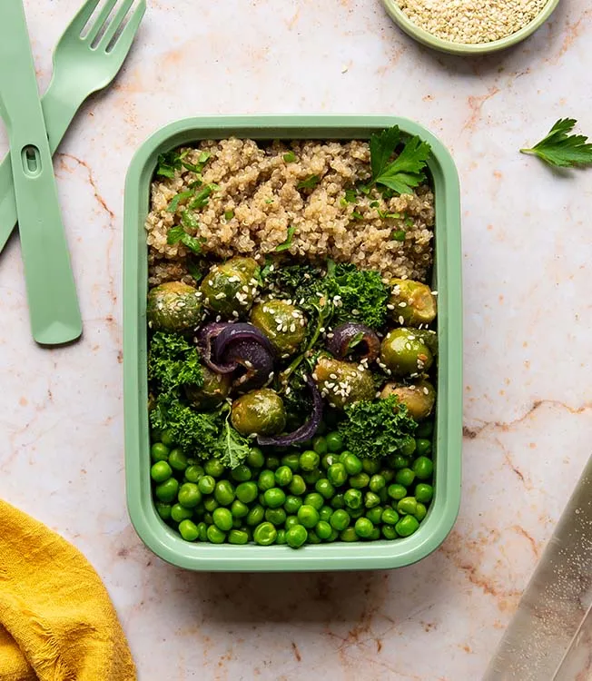 Zelenina s tahini–sójovou glazurou a quinoou