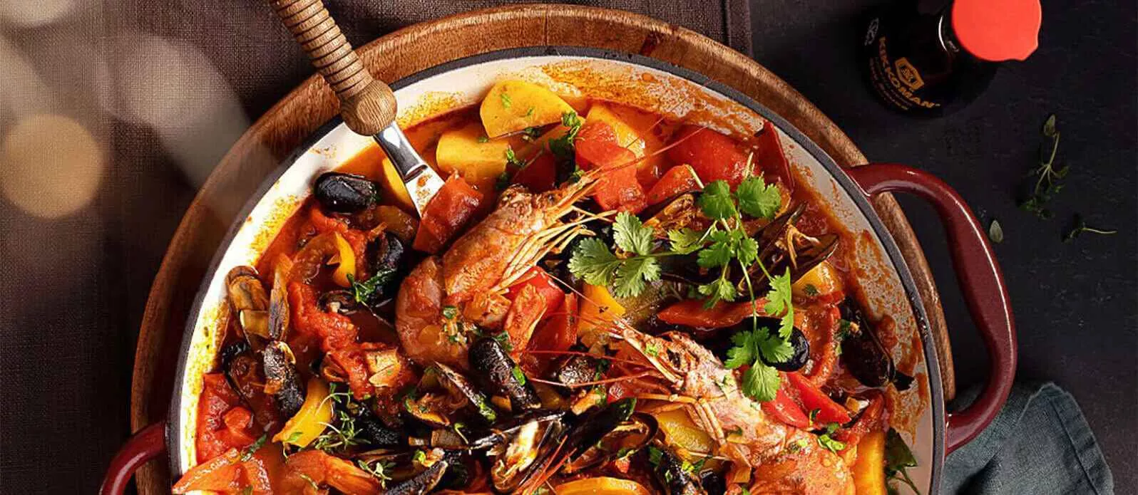 Zapečená cataplana se slávkami a krevetami