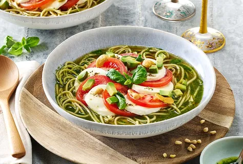 Ramen Caprese s bazalkou a mozzarellou