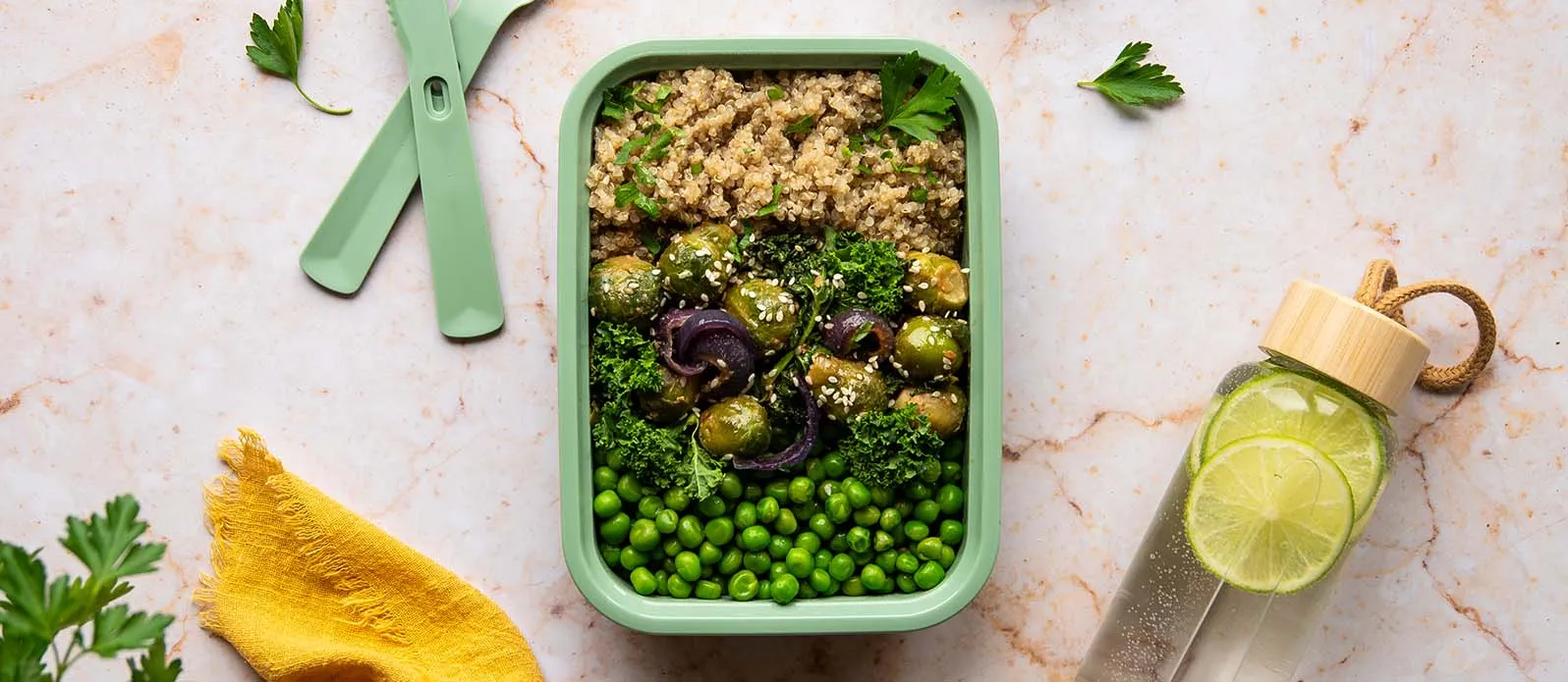 Zelenina s tahini–sójovou glazurou a quinoou