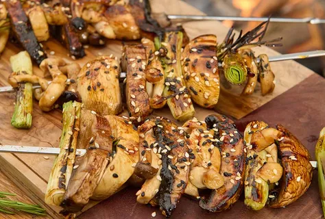 Houbovo-pórkové špízy s ponzu omáčkou